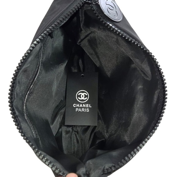 Chanel Beauty VIP Nylon Puffy Cosmetic Pouch with CC Logo-Black - Picture 5 of 7